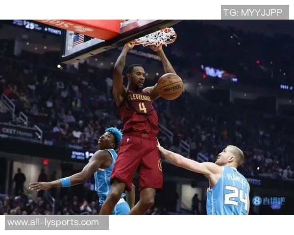 小莫布里表现起伏9投4中贡献14分6篮板6助攻1盖帽 小莫布里表现起伏9投4中贡献14分6篮板6助攻1盖帽