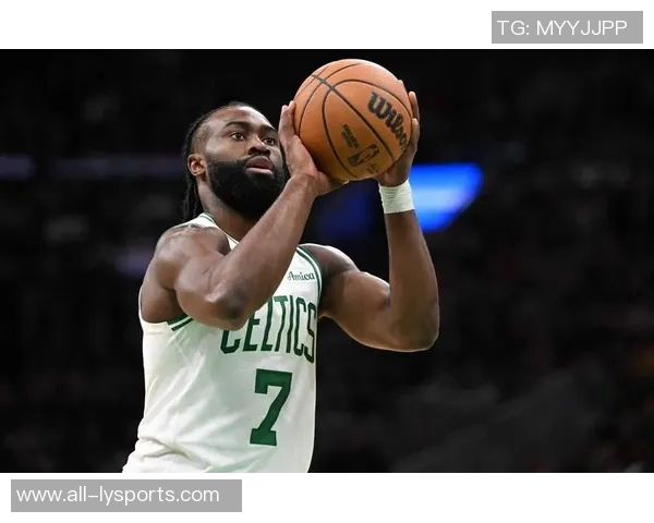 杰伦布朗为何只穿一边袖子想要改变自己的气场与风格