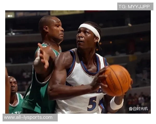 夸梅:布朗尼在主场比赛中表现得如同被车灯照射的迷茫鹿 夸梅:布朗尼在主场比赛中表现得如同被车灯照射的迷茫鹿